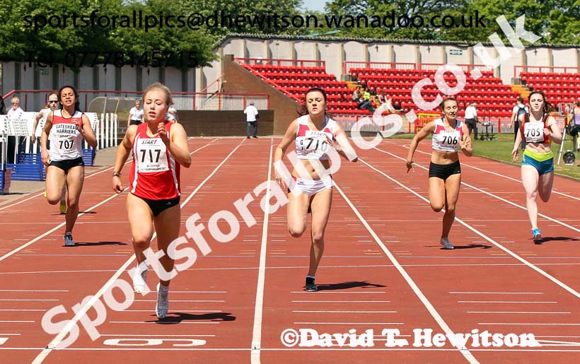 Rachel Highfield (Gateshead) wins the under-20 womens 200 metres at the North Eastern Championships, Gateshead International Stadium.  Photos: David T. Hewitson/Sports for All Pics